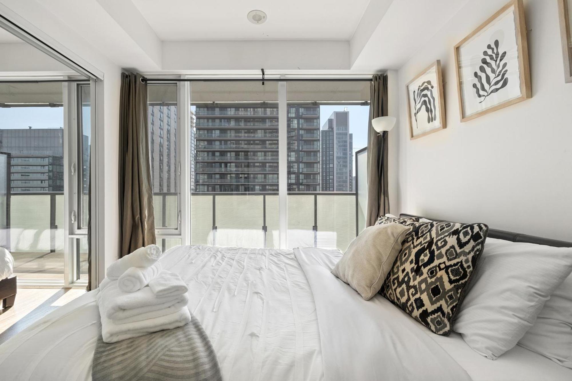 Downtown Toronto Condos ภายนอก รูปภาพ